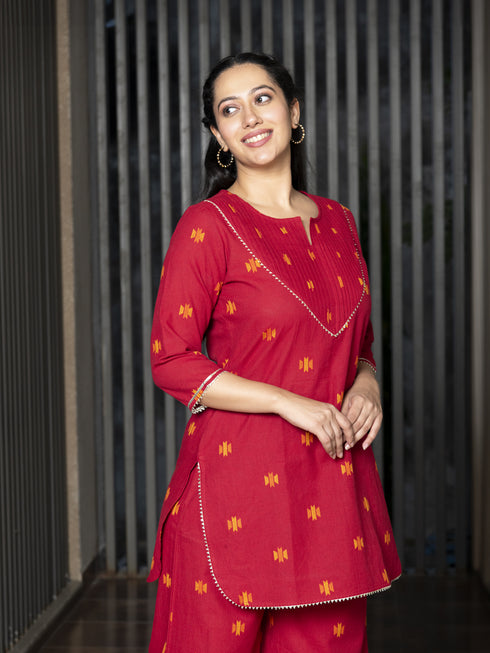 AAHELI EKTHA YARN DYED COTTON KURTA & PANTS SET AAHELI EKTHA YARN DYED COTTON KURTA & PANTS SET